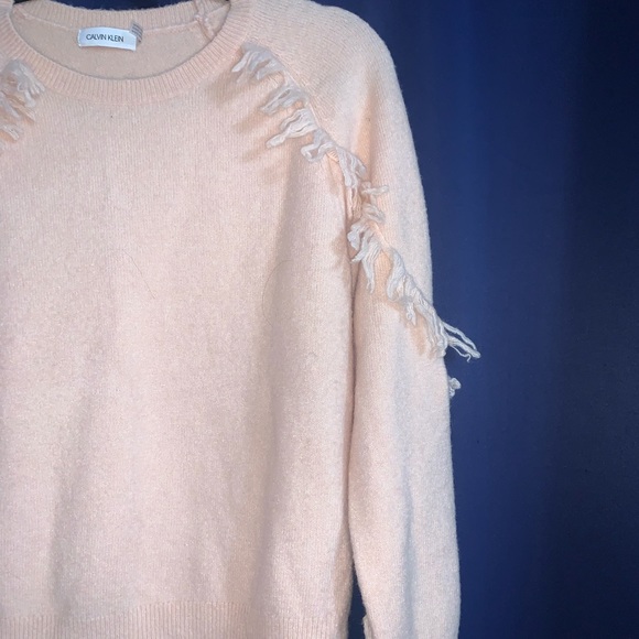 Calvin Klein Pink Sweater W Fringed Sleeve Size Small - Picture 3 of 5